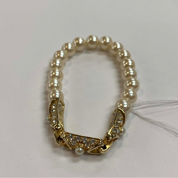 Jewelry - Elegant Pearl and Gold Bracelet
